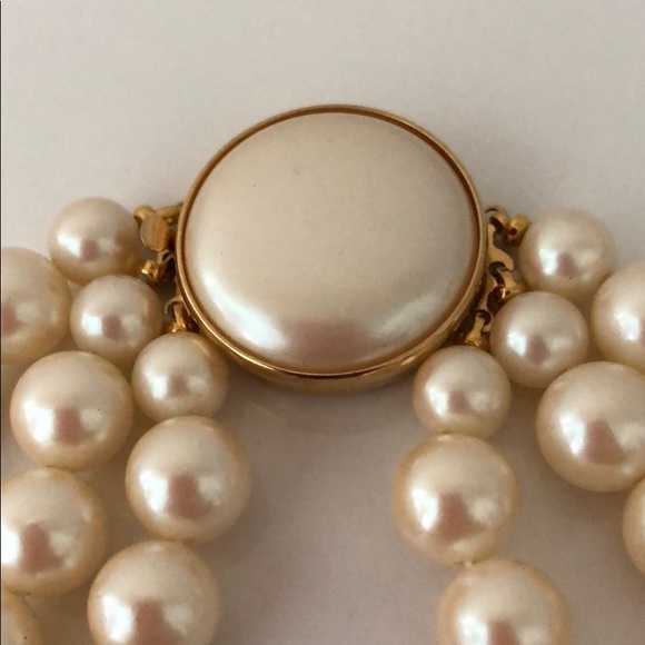 VINTAGE PEARL 3 STRAND IVORY PEARL NECKLACE - Picture 5 of 8
